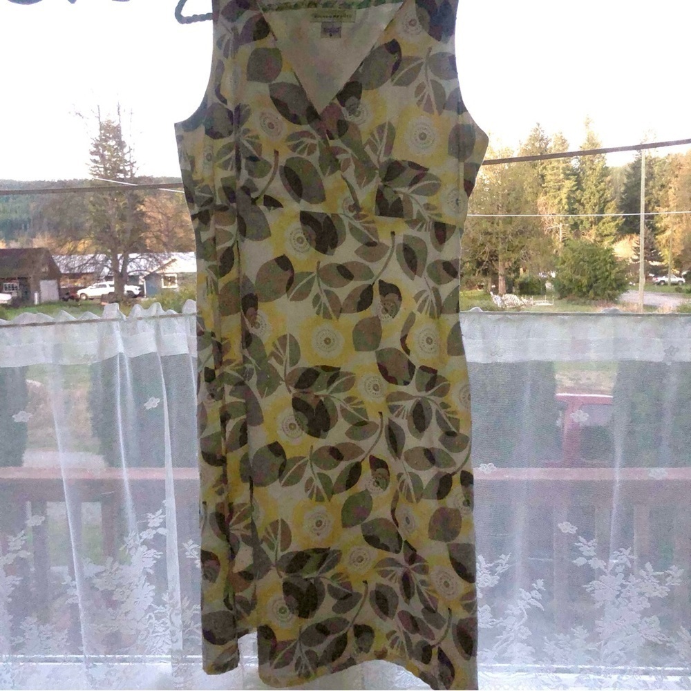 Green Sleeveless V-Neck Midi Sundress by Bianca Nygard . Size 8 - like new